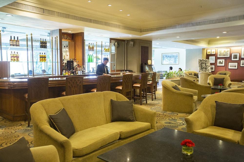 타지 반자라 호텔 하이데라바드 외부 사진 The bar at the Imperial Hotel