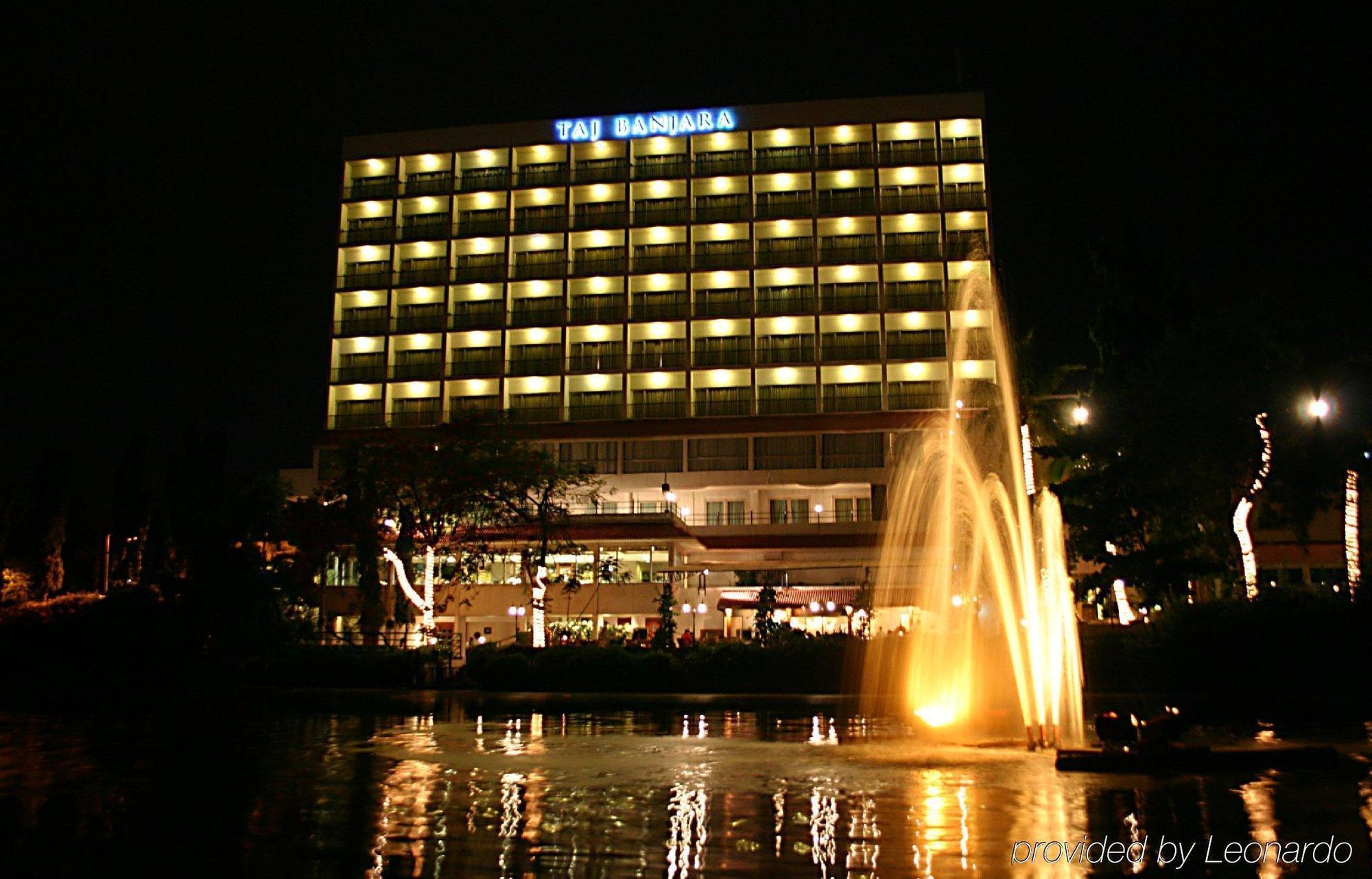 타지 반자라 호텔 하이데라바드 외부 사진 The Manila Hotel at night