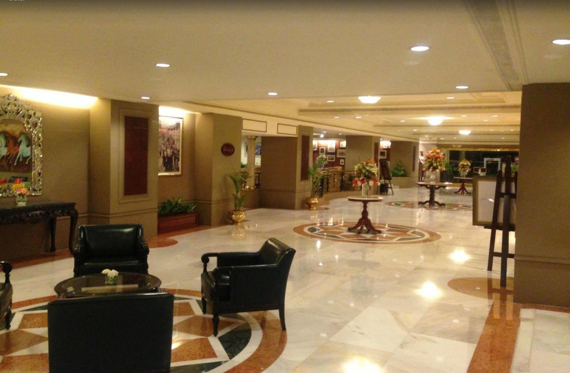 타지 반자라 호텔 하이데라바드 외부 사진 The lobby of the hotel
